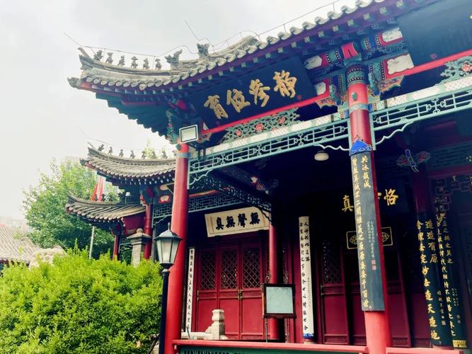 2025年属鸡人的吉祥物 2025年属鸡人的吉祥物