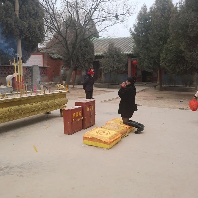 阴宅左边有小溪 阴宅左边有小溪