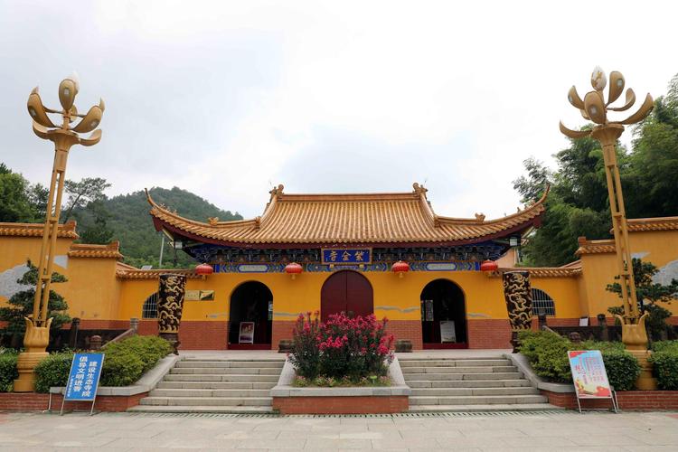 客厅吊灯风水上说法客厅吊灯要注意什么风水问题 客厅吊灯风水上说法客厅吊灯要注意什么风水问题