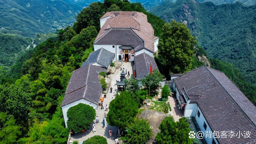 属龙的2025年财运详解 属龙的2025年财运详解